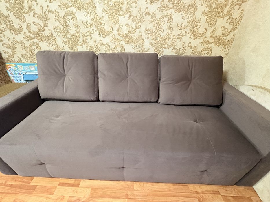 Продам диван коричневый, почти новый