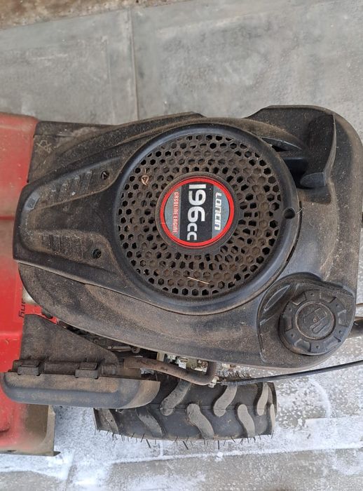 Vând cositoare rotativa cu  motor benzina