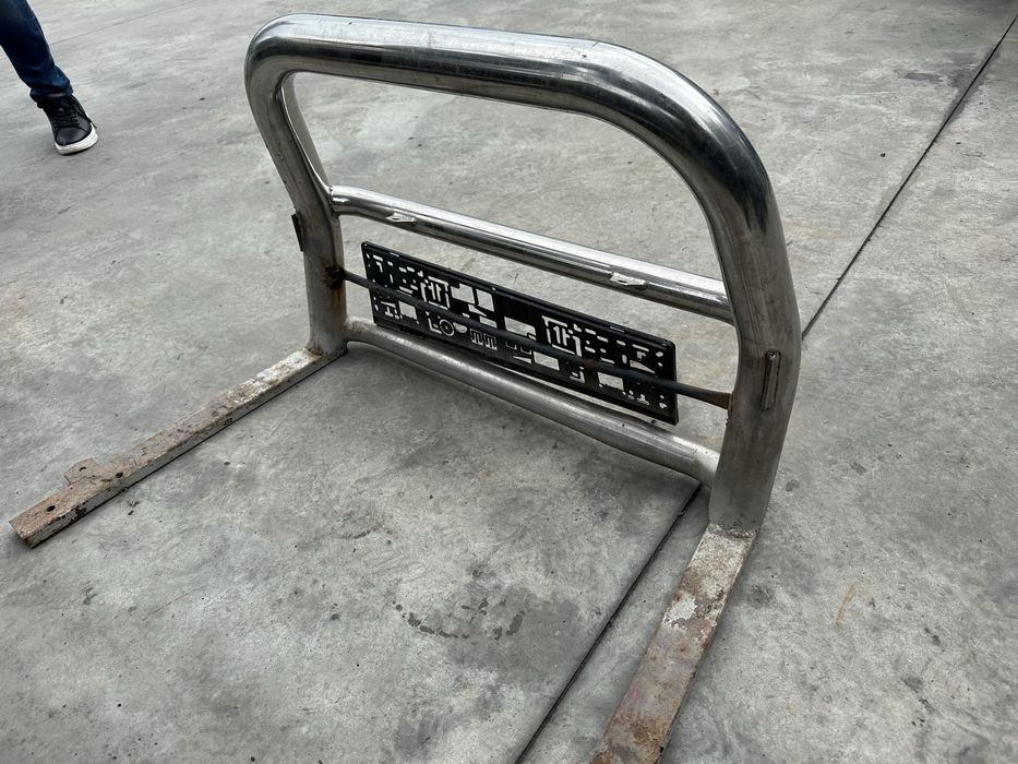 Vând bullbar cu mic defect. Dacia , altele