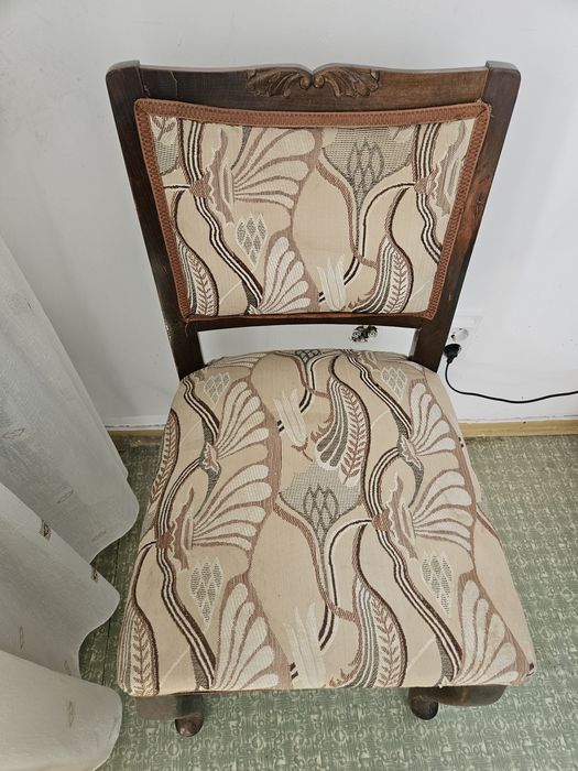 Vând 6 scaune  lemn,  200 ron bucata.