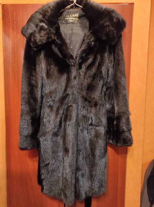 Срочно продам  шубы б/у