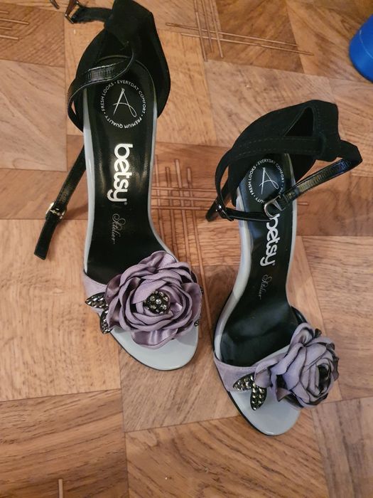 Женская обувь, жана