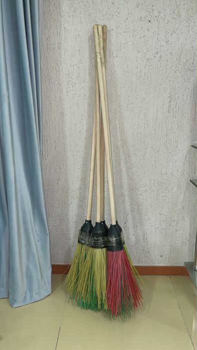 Метла пластиковая