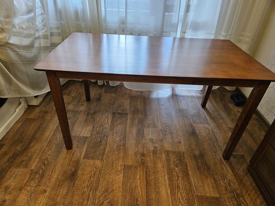 Продам стол обеденный