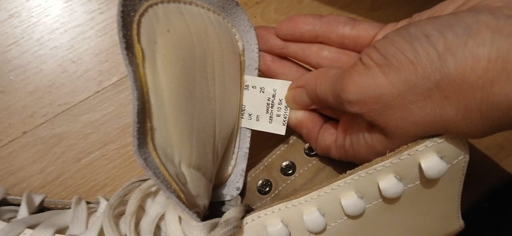 Коньки взрослые кожаные