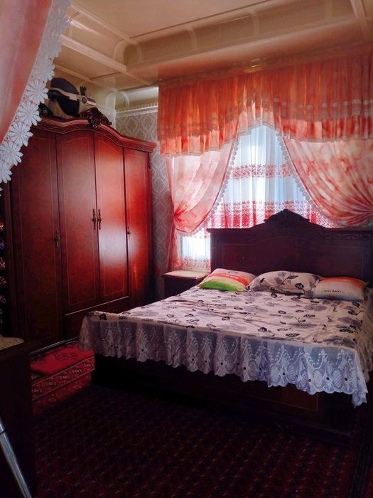 Nazarbek Grand toyhona orqasida
