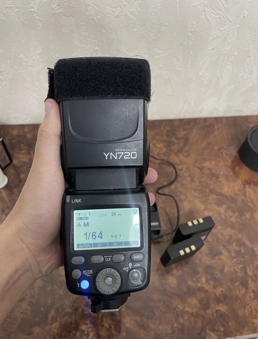 Вспышка Yongnuo YN720