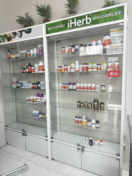 Продаются витринные шкафы