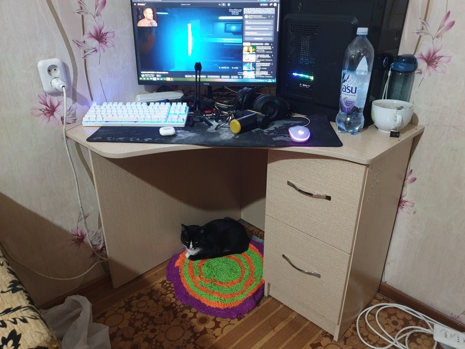 Продам комп стол угловой