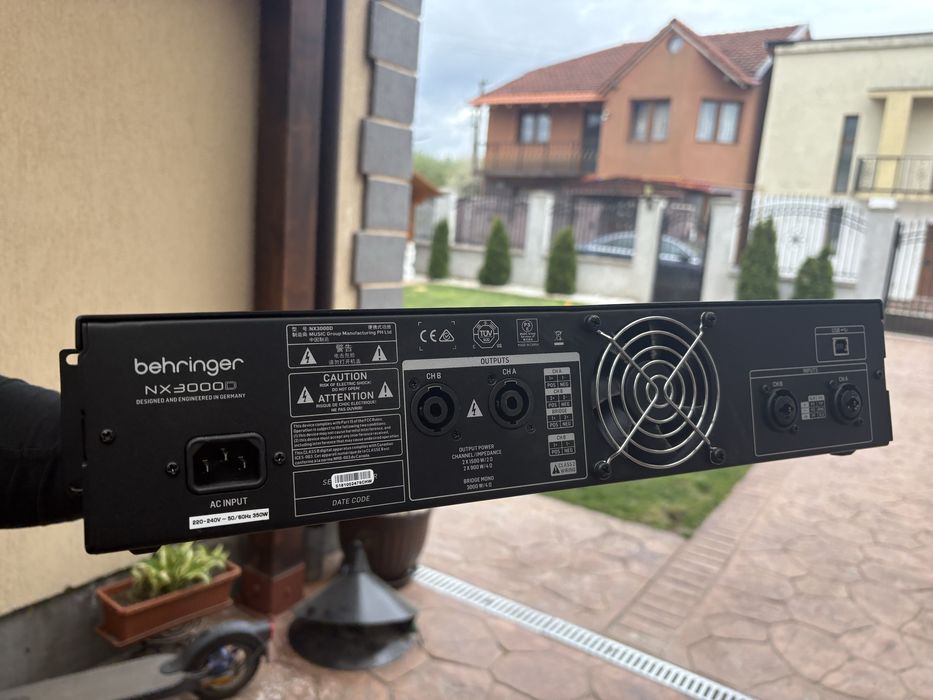 Behringer NX3000D