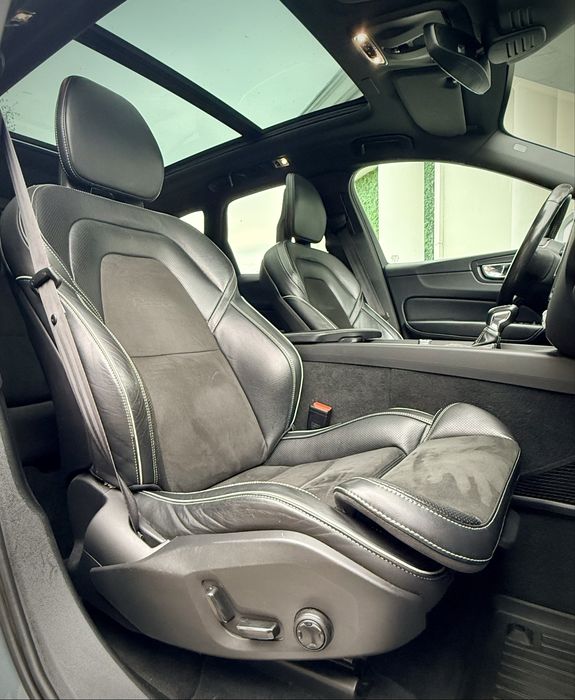 Volvo XC60 D5 AWD R-Design Full Option! Garantie 1 An! Finantare / Rate fixe!
