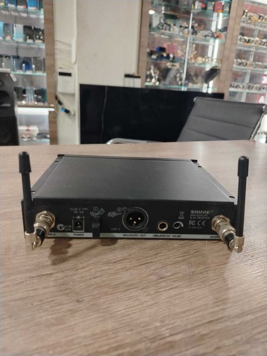 Shure SLX4 – Професионален безжичен приемник