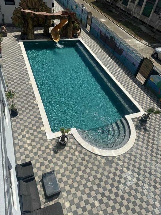 Executam piscine publice si rezidentiale , saune umede si uscate, etc