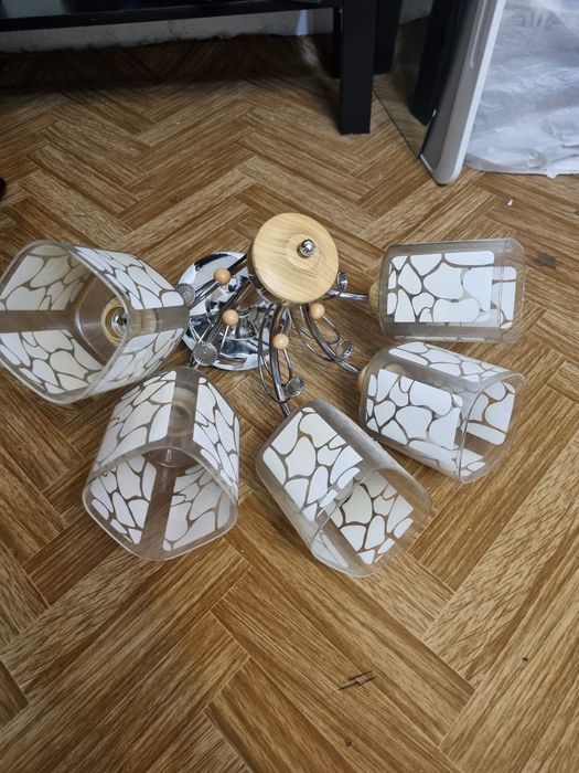 Люстра и плафон вместе