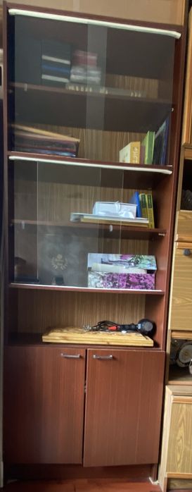 Продается мебель сервант , книжный шкаф , стол