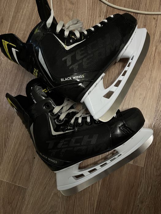 Хоккейные коньки