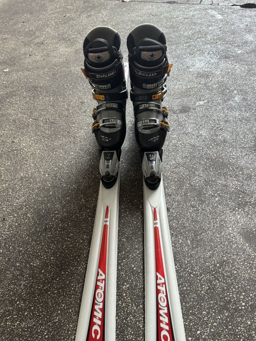 Vând set schiuri si clapari