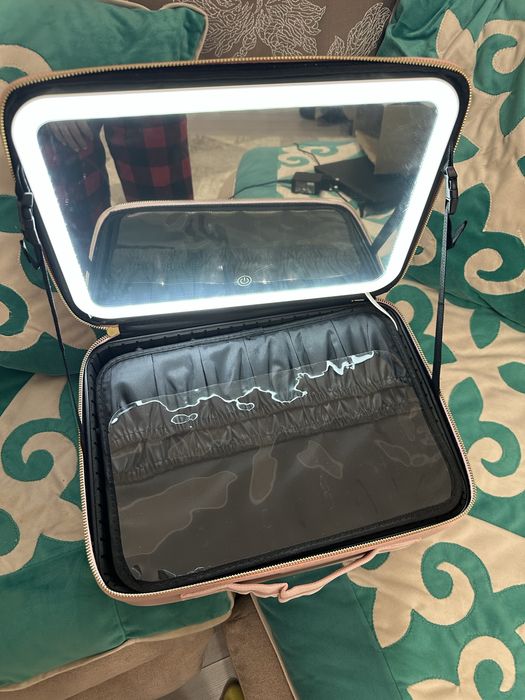 Продам сумку для макияжа