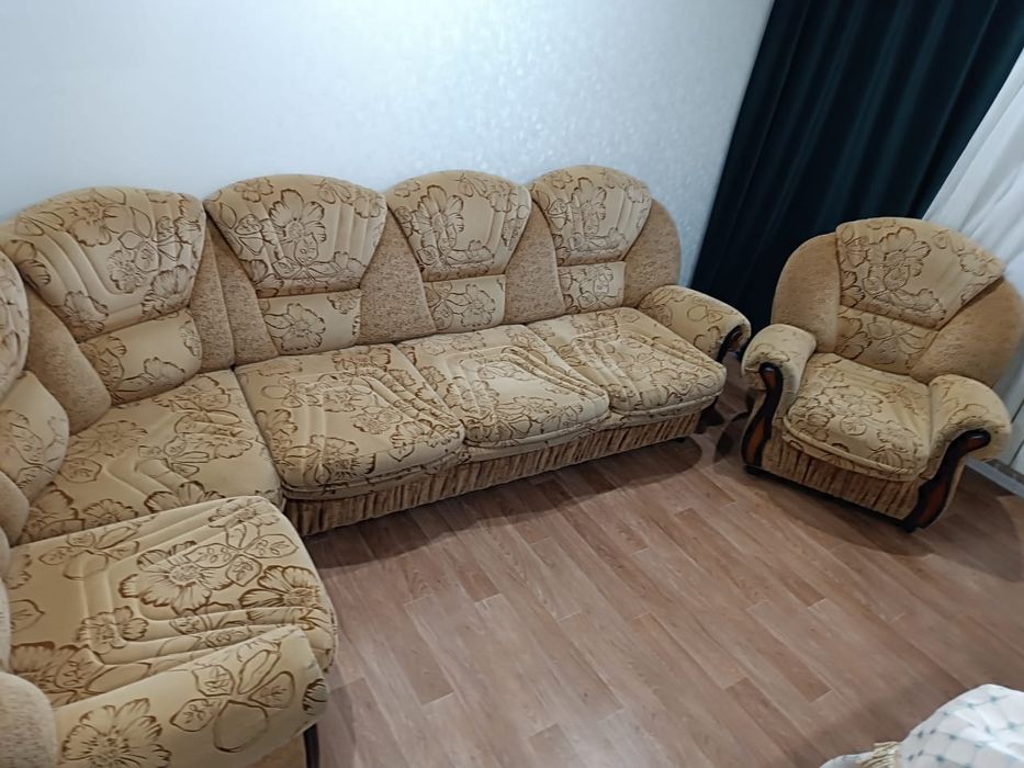Продам диван угловой