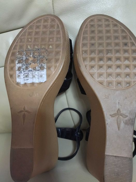 Босоножки новые, размер 38