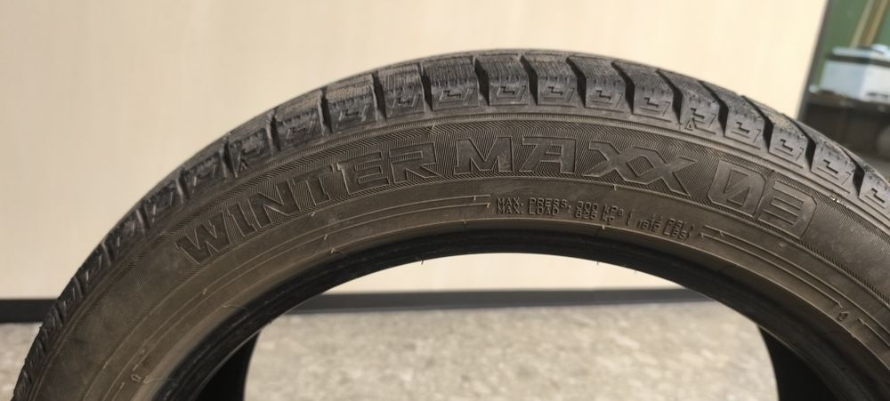 Б/у шины 235/50R21 Dunlop wintermaxx03
