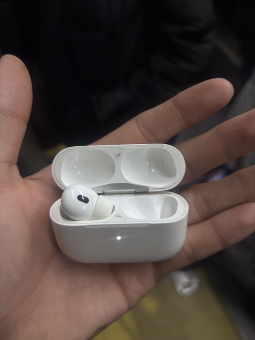 air pods pro 2 кейс и левое ухо прадаю
