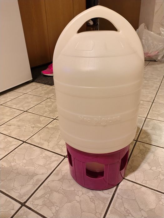 Глинени поилки хранилки за птици,гълъби папагали, пилета кокошки зайци