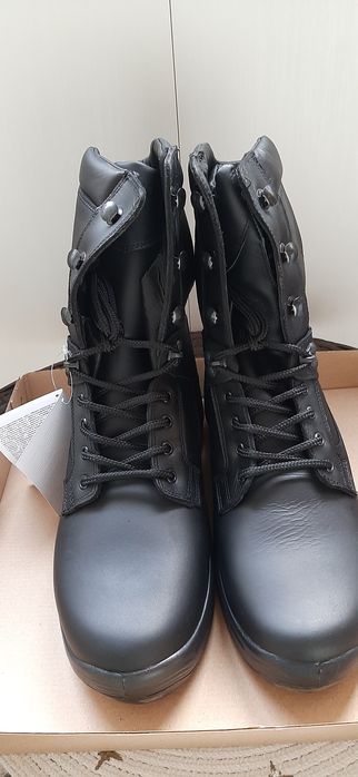 Специални зимни боти