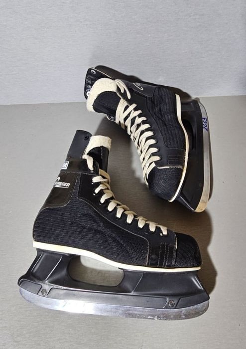 Patine 2063  hochei hockey  CCM  marime   40,5-41 ( 26   cm lungime interioara).