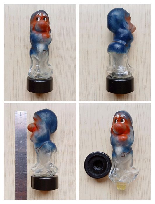 Фарфоровые статуэтки, вазочка и флакон от духов