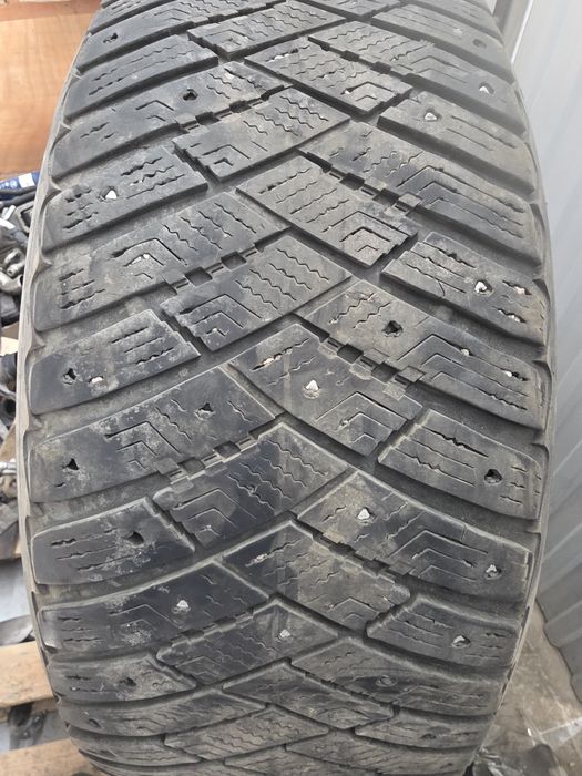 Шины зимние 235/55/17