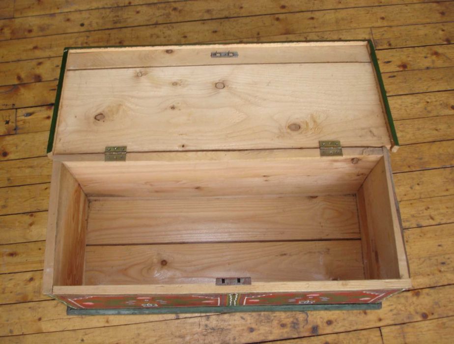 Антикварен-Стар Рисуван Дървен Родопски Сандък