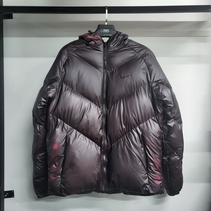 Пуховик Nike термохромный