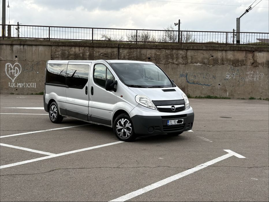 Opel vivaro 8..1  An  2012.  long  2.0 D 114 cp