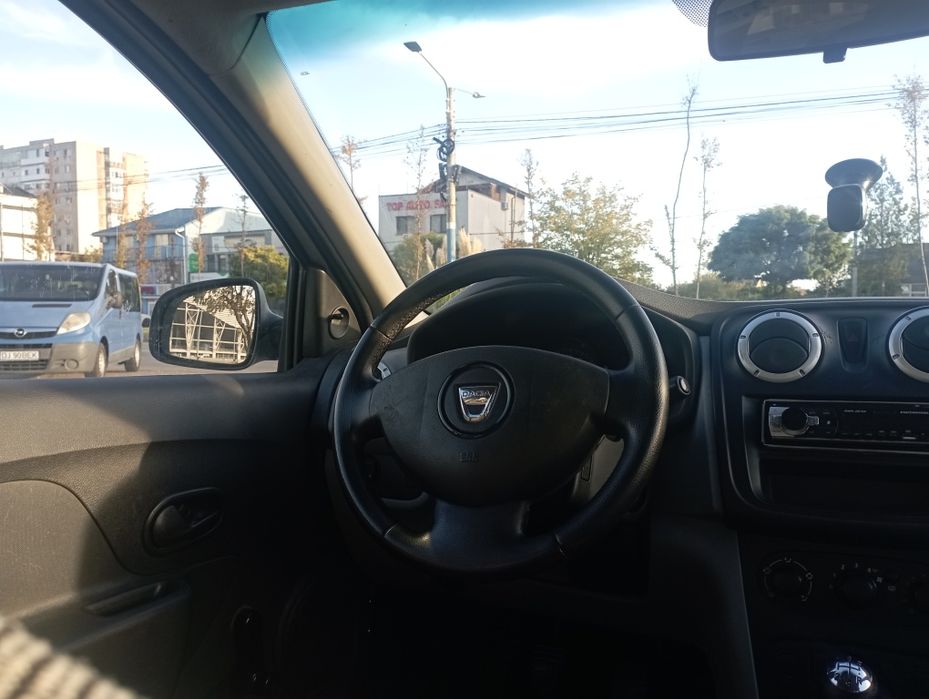 Vând mașină ingrijită folosită zilnic