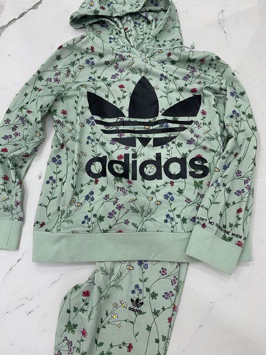 Спортни дрехи Adidas