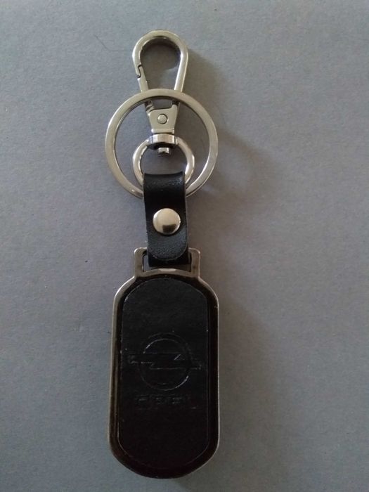 Продам автомобильный брелок на opel