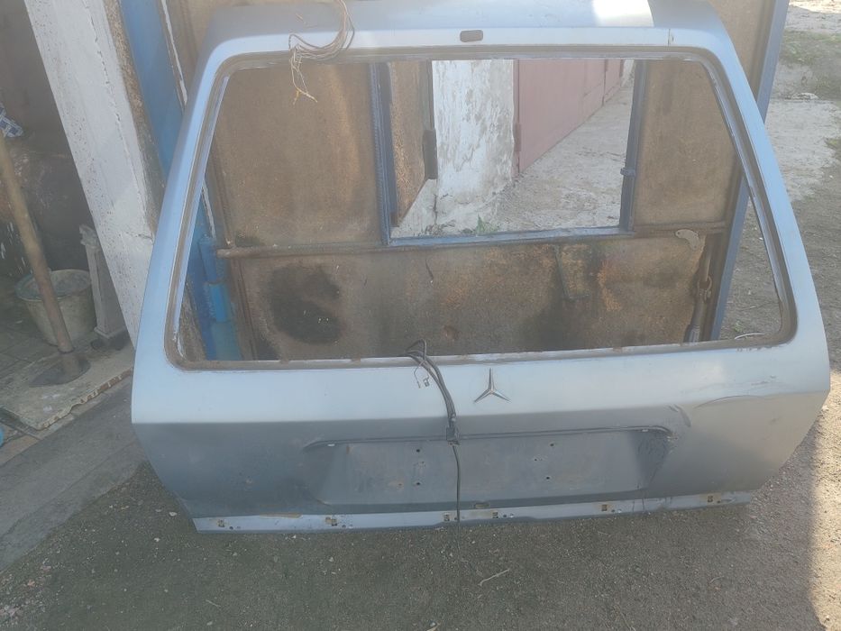 W124 s124. На разборе мерседес универсал.