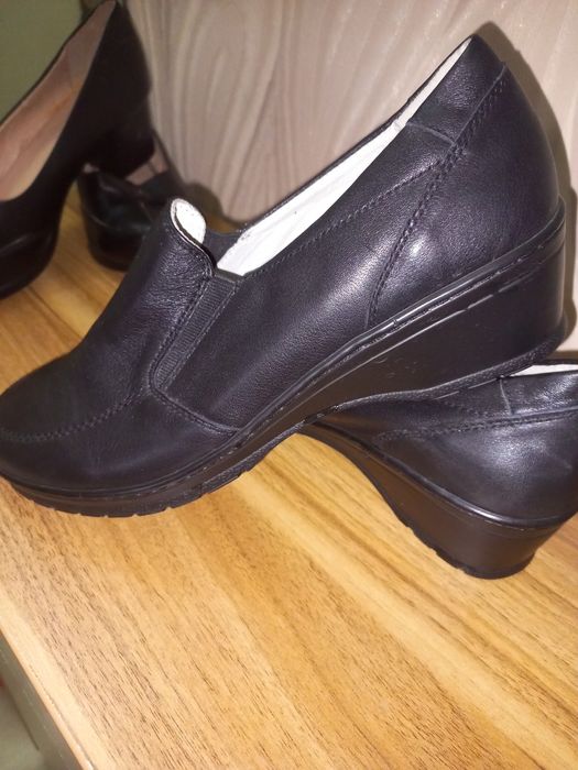 Обувь женская. Замшевая. Кожа