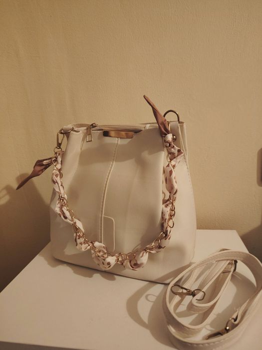 Дамска чанта- бяла