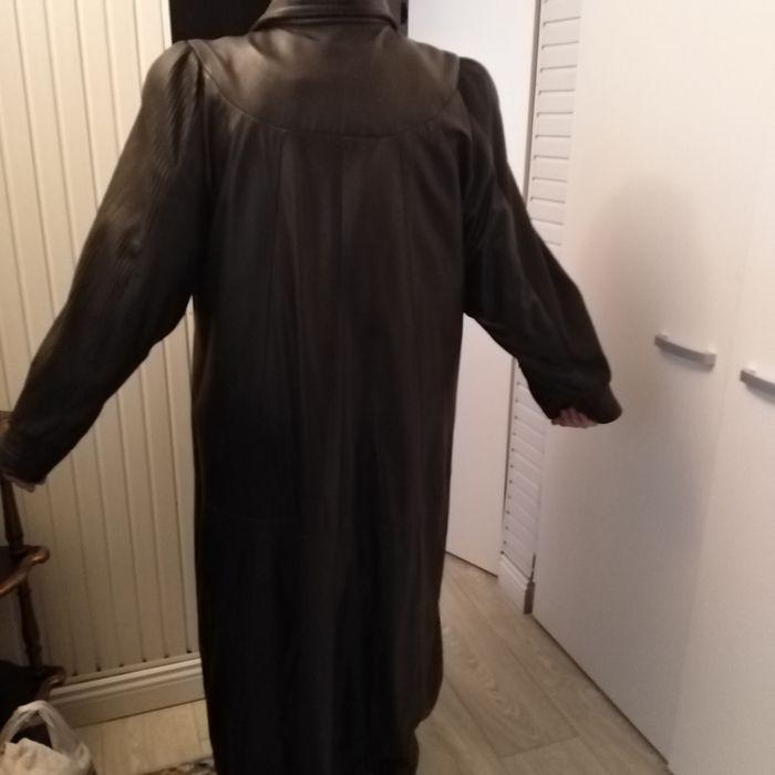 LóHaina de piele lunga Mr. 54/56  700 lei