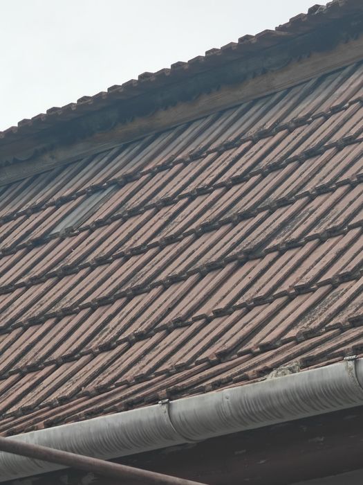 Donez țiglă veche în stare bună