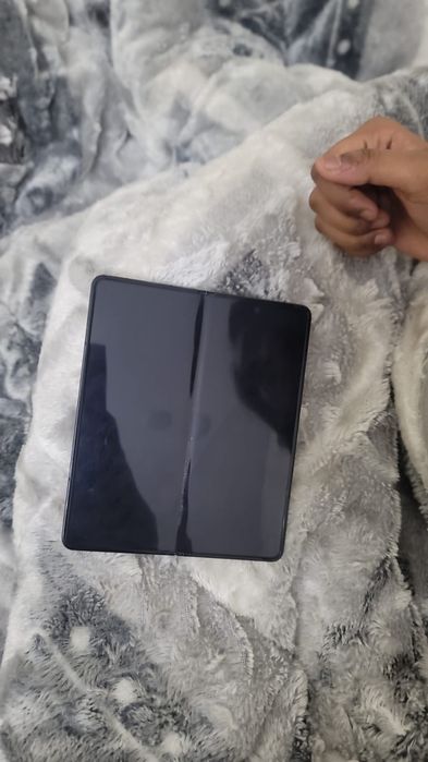 Samsung Galaxy Z Fold 4 – Qora rang – Tirnalishsiz