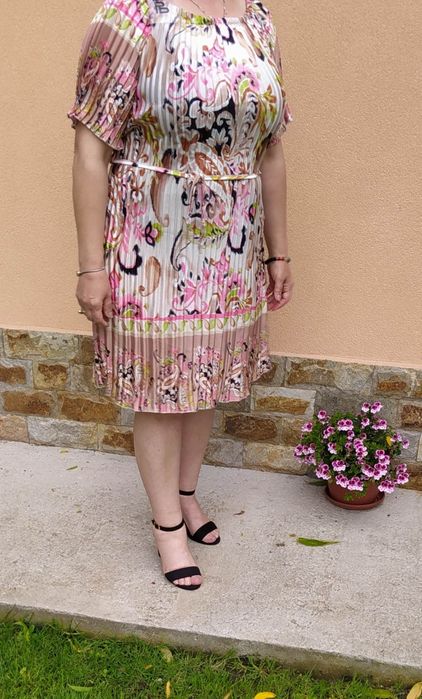 Елегантна дамска рокля