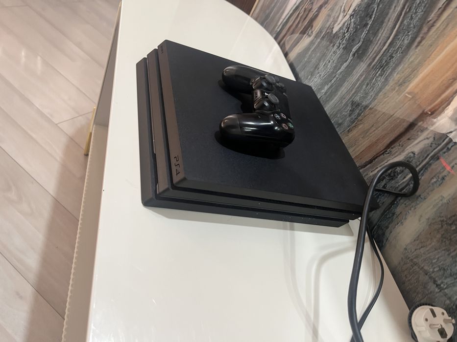 Playstation 4 pro 1TB 3игры