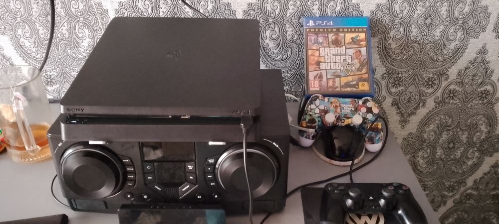 Sony PlayStation 4Slim 1Tb