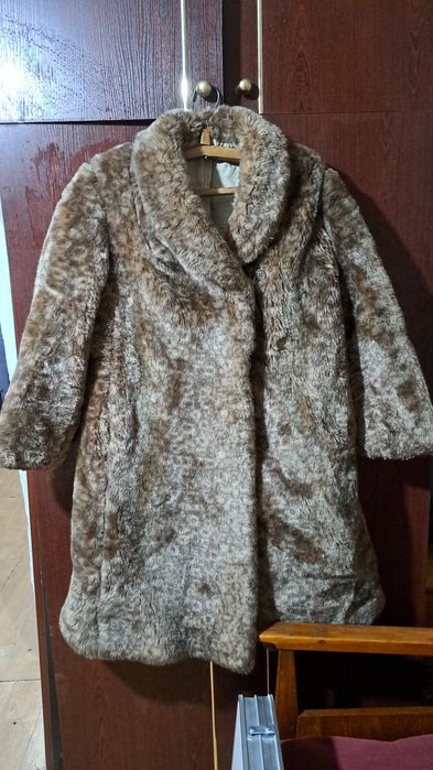 Продам шубы старые в хорошем состоянии