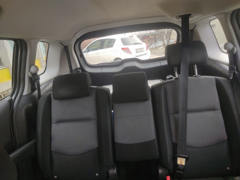 За части Мазда 5 дизел 2009г Mazda 5