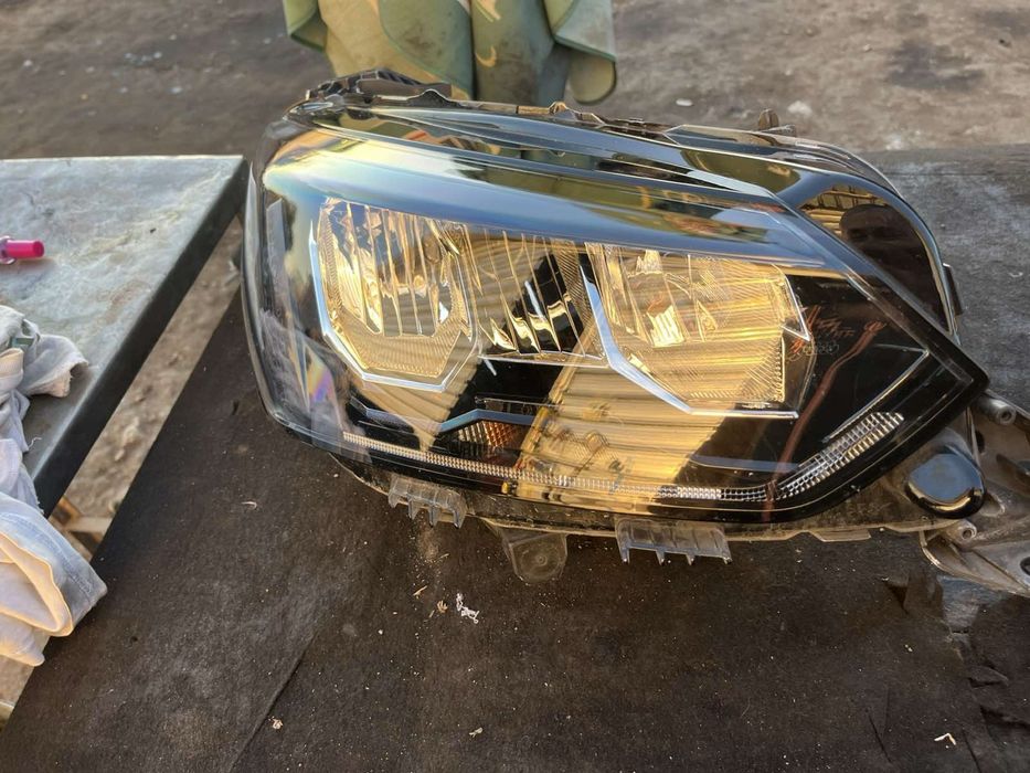 Фар десен Led technology PEUGEOT 208 лед 2021год оригинален перфектен