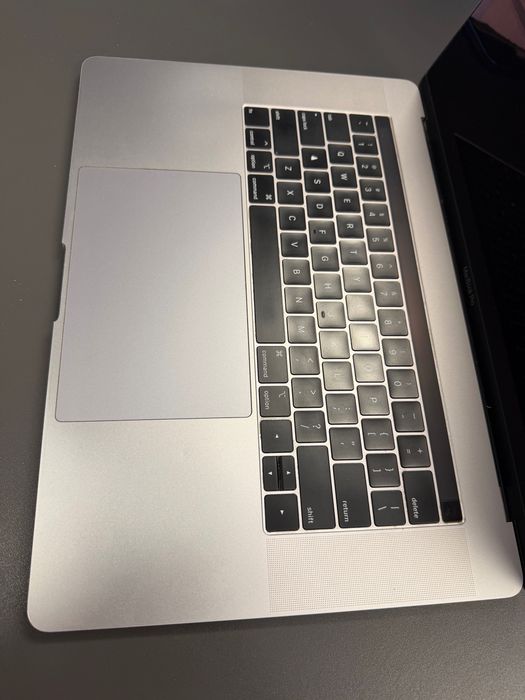 MacBook Pro 15” (2018) - i7, 32GB RAM, 512GB SSD, Radeon Pro 555X 4GB